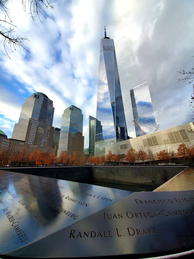 <em>One World Trade Center (Freedom Tower) overlooking the 9/11 Memorial &amp; Museum (Miguel Ortiz)</em>