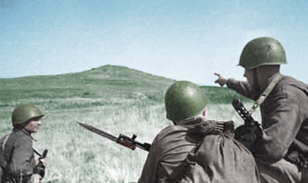 Red Army soldiers near Saur-Mogila during World War 2. (Wikimedia Commons)