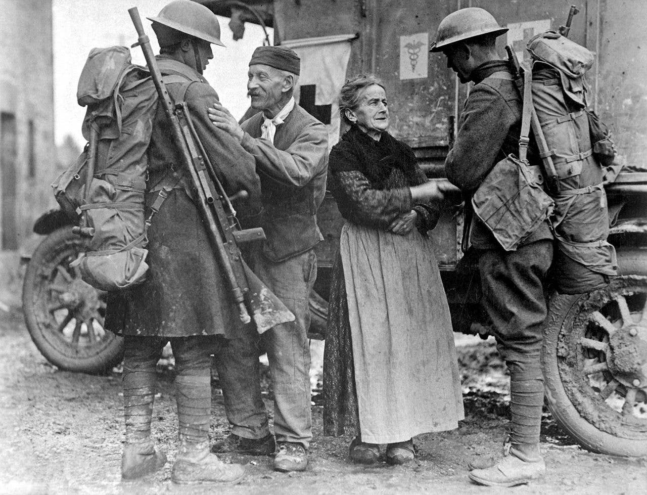 Soldiers of the American 308th and 166th Infantry Regiments liberate a French town in 1918. The soldier on the left is carrying a Chauchat slung over his shoulder. (Wikipedia)