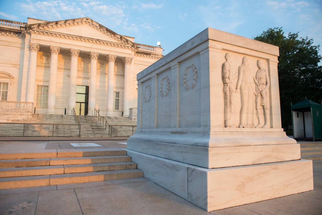 <em>The Tomb of the Unknown Soldier (Arlington National Cemetery)</em>
