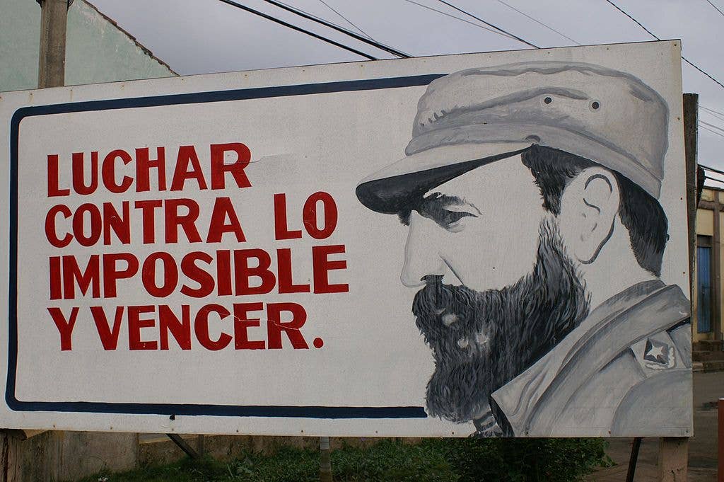 Cuban propaganda poster proclaiming a quote from Castro: "Luchar contra lo imposible y vencer" ("To fight against the impossible and win") (Public domain)