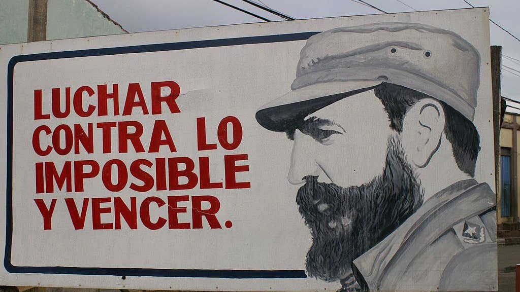 Cuban propaganda poster proclaiming a quote from Castro: "Luchar contra lo imposible y vencer" ("To fight against the impossible and win") (Public domain)