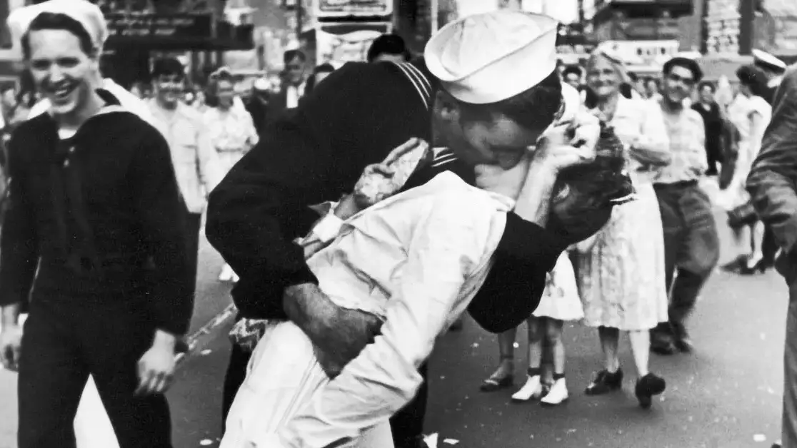 kissing sailor photo