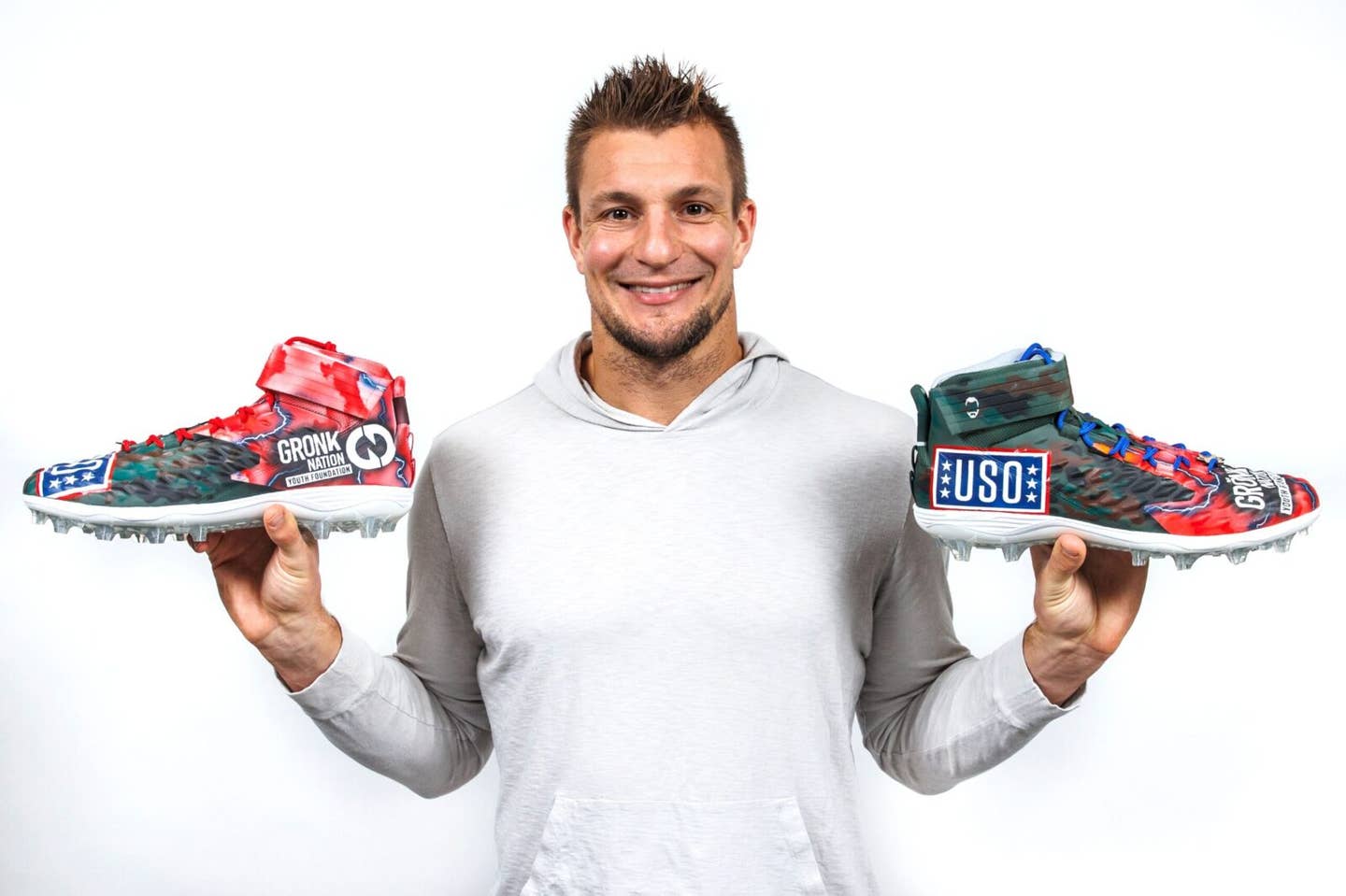 My cause, My cleats: Tampa Bay&#8217;s Gronk honors the USO and service
