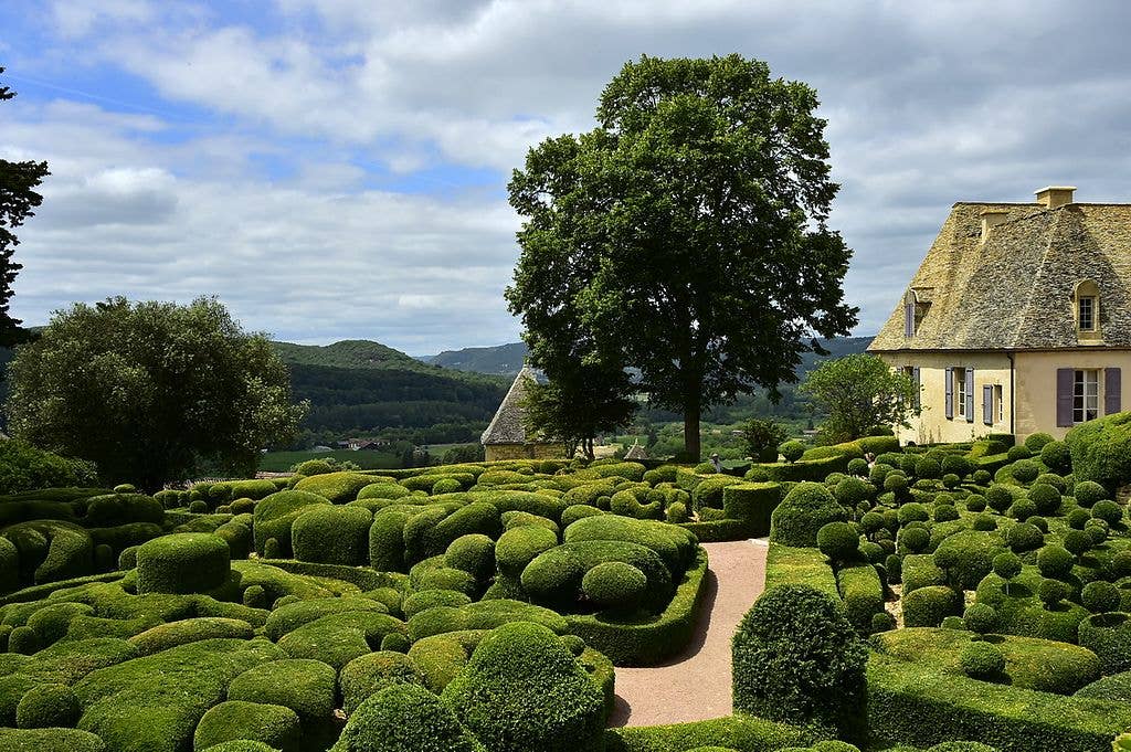 The <a href="https://en.wikipedia.org/wiki/Ch%C3%A2teau_de_Marqueyssac">Château de Marqueyssac</a>, featuring a <a href="https://en.wikipedia.org/wiki/French_formal_garden">French formal garden</a>, is one of the <a href="https://en.wikipedia.org/wiki/Remarkable_Gardens_of_France">Remarkable Gardens of France</a>.