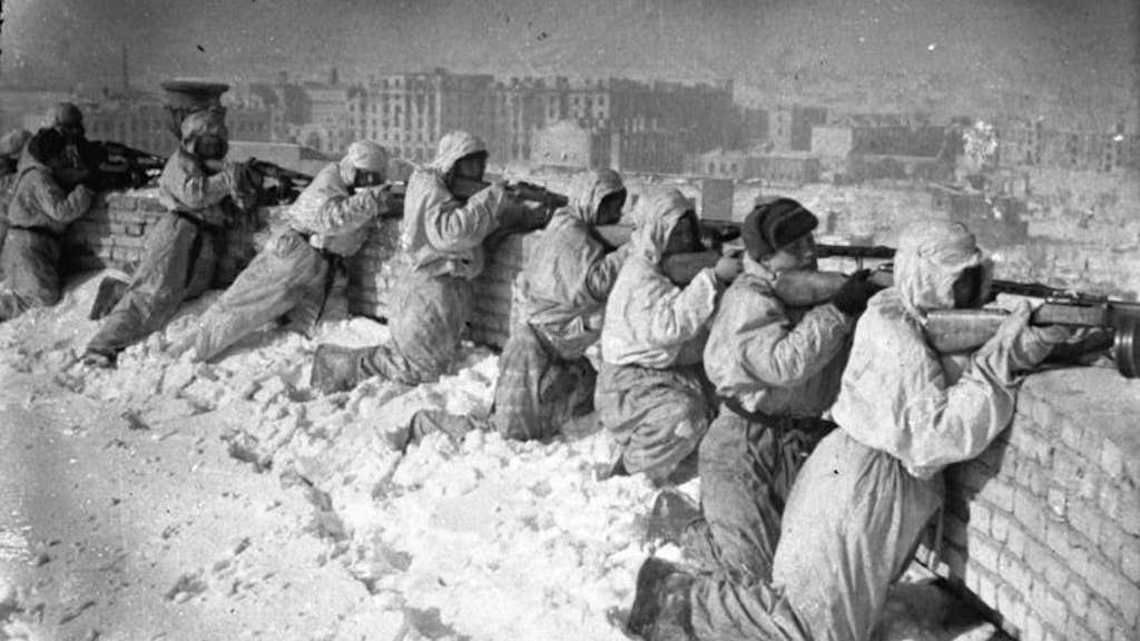 Soviets defend a position. (Public domain)