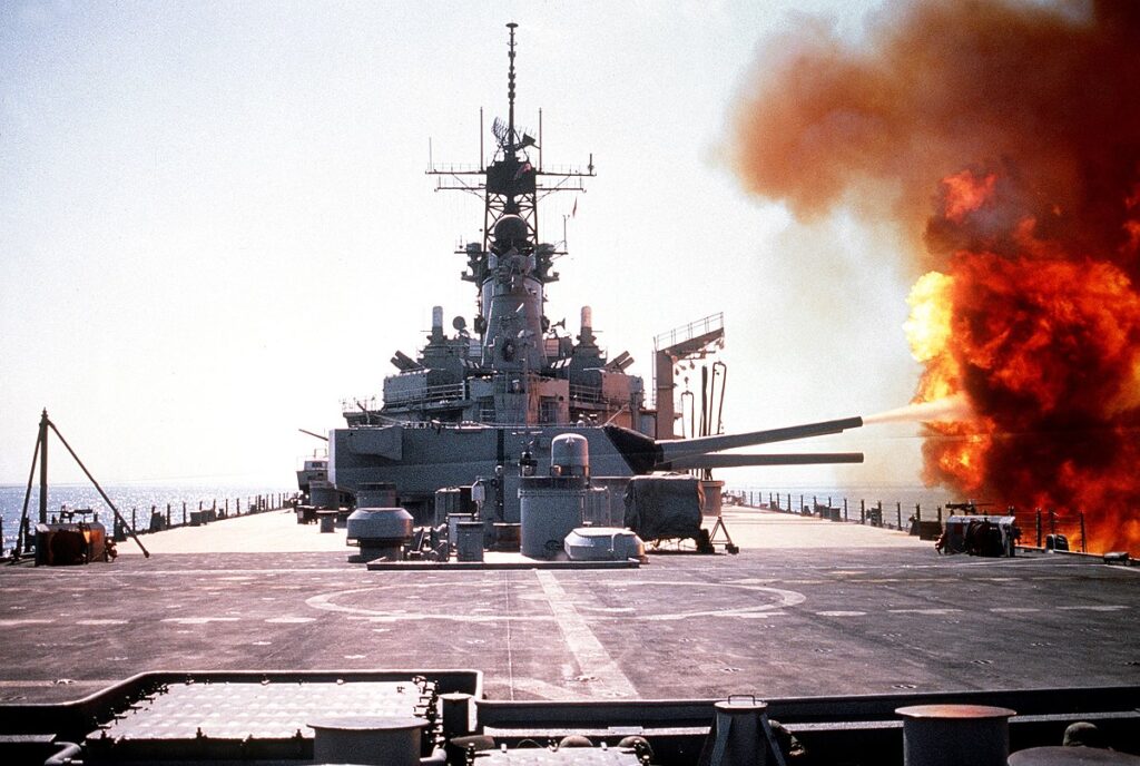 <em>USS </em>Wisconsin<em> shells Iraqi targets during Operation Desert Storm (U.S. Navy)</em>