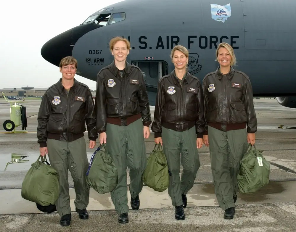 pilot women in the military