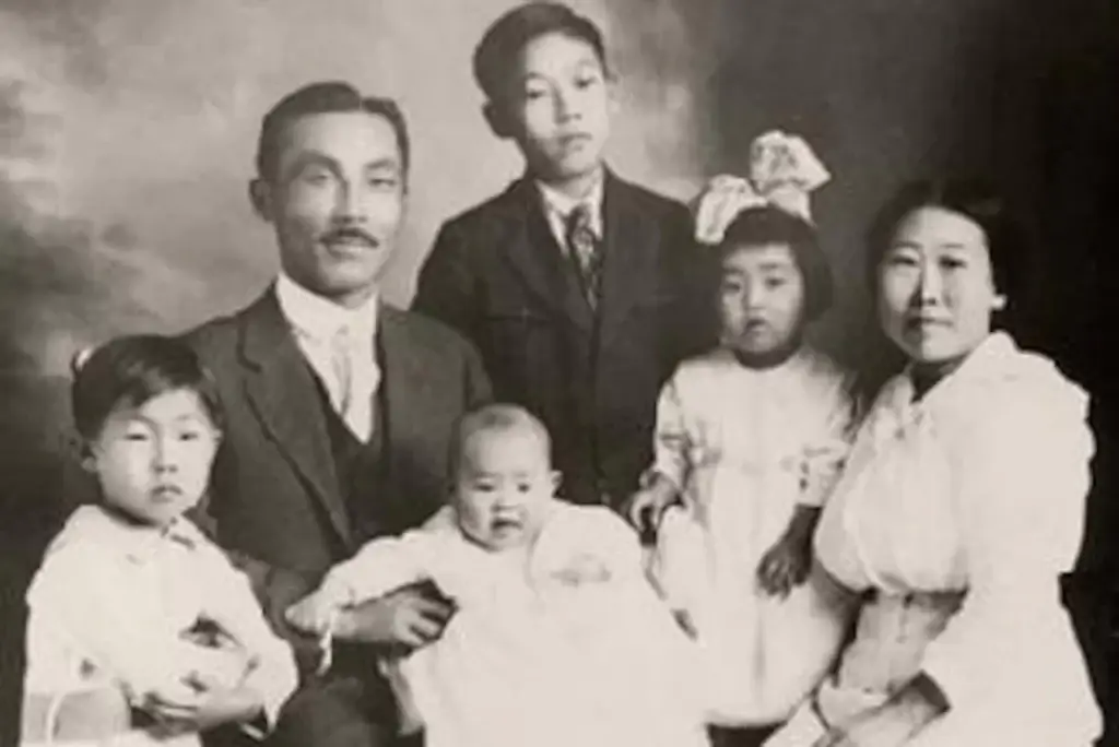 Susan Ahn Cuddy with her family
