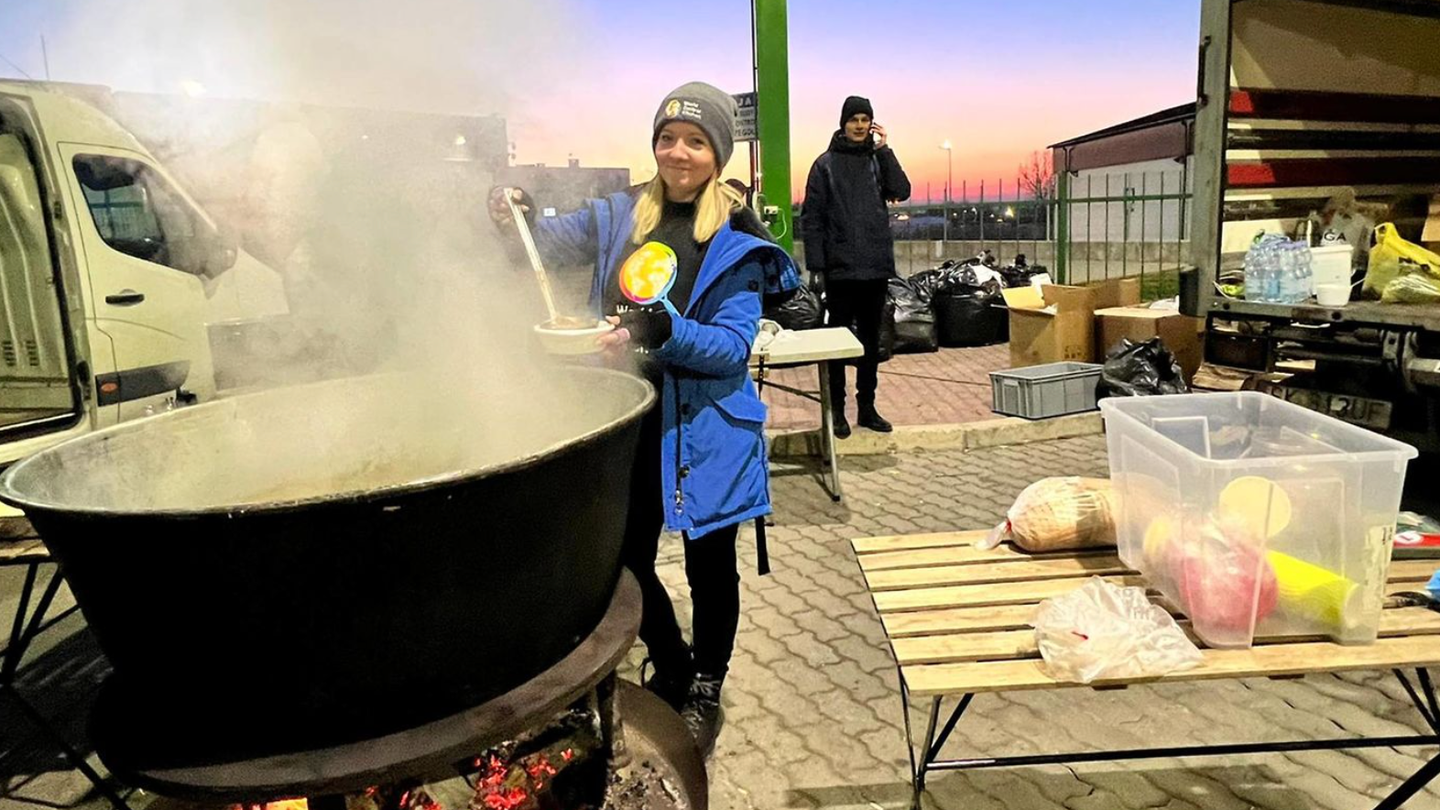 This Navy veteran turned chef is serving thousands of meals to Ukrainian refugees