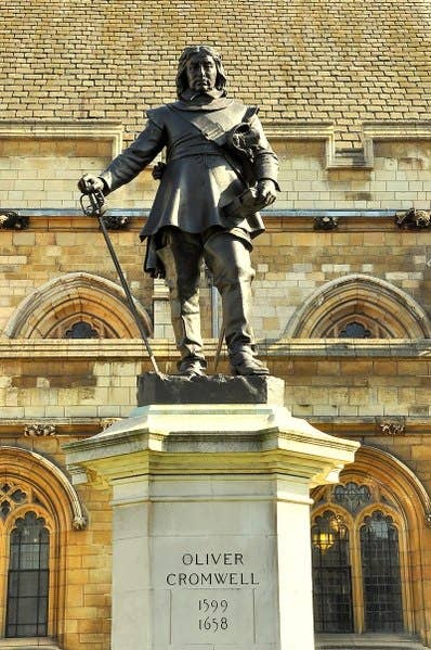 oliver cromwell statue