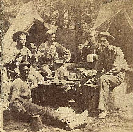 Army of the Potomac Union soldiers cooking dinner in camp. (<a href="http://www.loc.gov/pictures/item/2005683189/resource/">Library of Congress</a>)