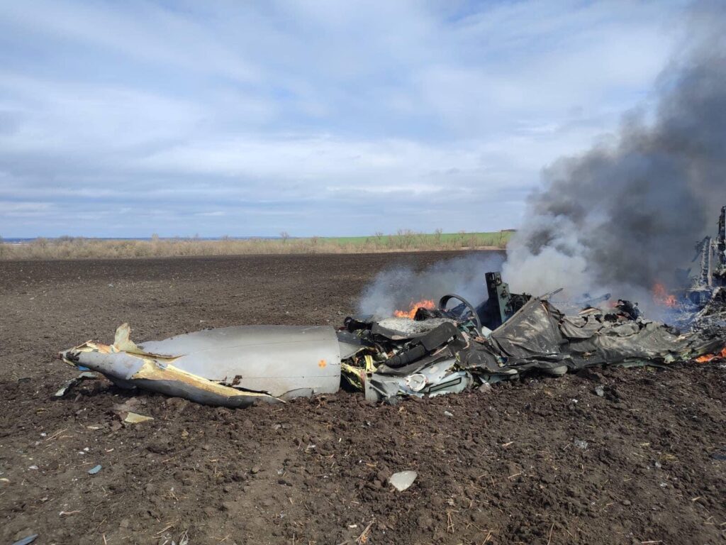 <em>The front end of the crashed Russian Su-35 in Ukraine (<em>Image: twitter.com/OSINTua)</em></em>