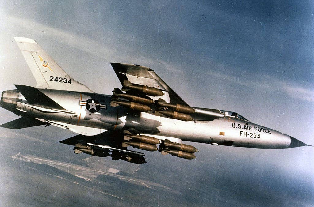 An F-105D Thunderchief flying with a full load of sixteen 750 lb (340 kg) bombs on its five hardpoints.