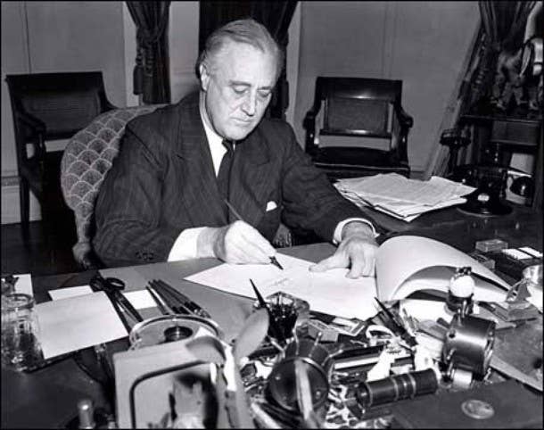 <em>FDR signs the Lend-Lease Act of 1941 (Library of Congress)</em>