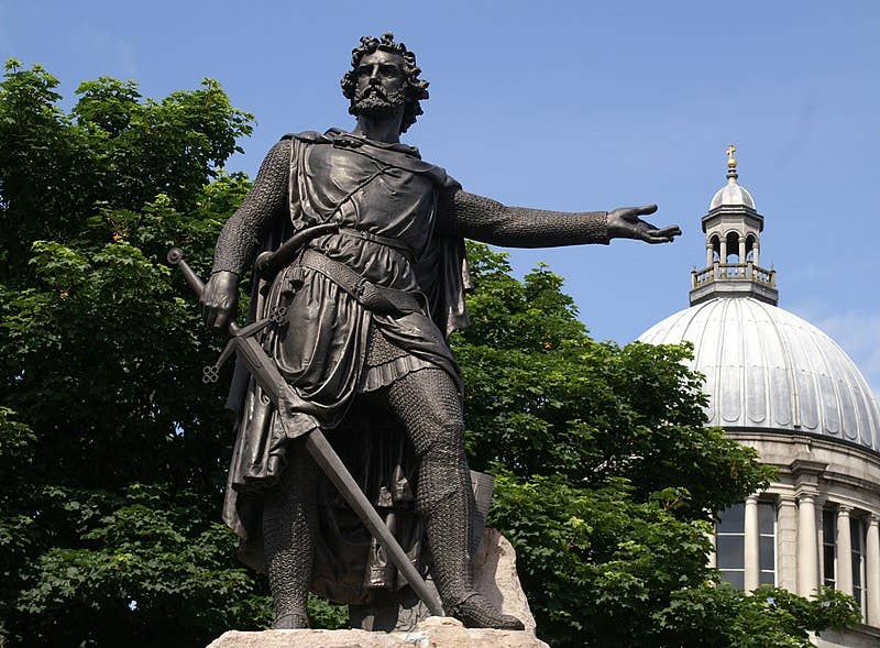 <a href="https://en.wikipedia.org/wiki/William_Wallace_Statue,_Aberdeen">William Wallace Statue, Aberdeen</a>.