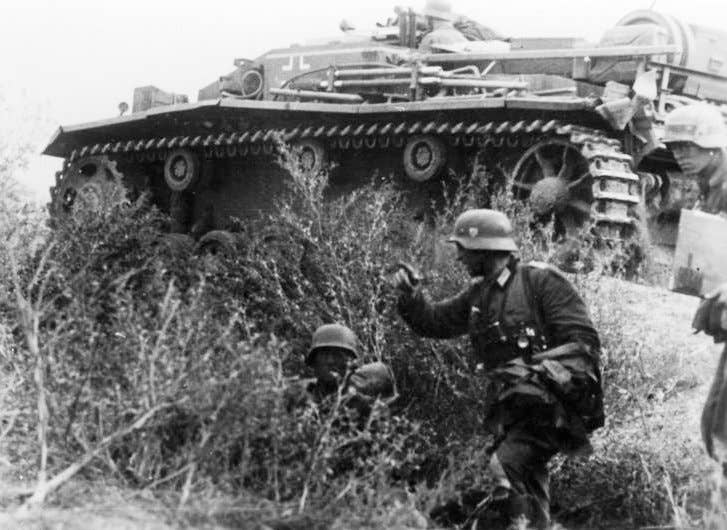 German infantry and a supporting <a href="https://en.wikipedia.org/wiki/Sturmgesch%C3%BCtz_III">StuG III assault gun</a> during the battle.