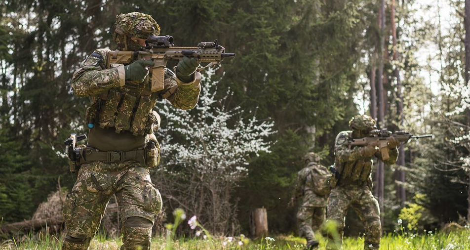 <em>The HK416 (foreground) and HK433 (background) are Heckler &amp; Koch's submissions for the new Bundeswehr standard issue rifle (ConCamo)</em>