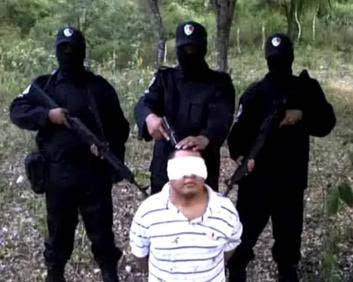 Los Zetas gunmen interrogating a member of the <a href="https://en.wikipedia.org/wiki/Gulf_Cartel">Gulf Cartel</a>.