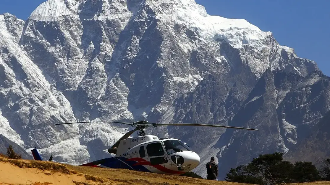 helicopter mount everest