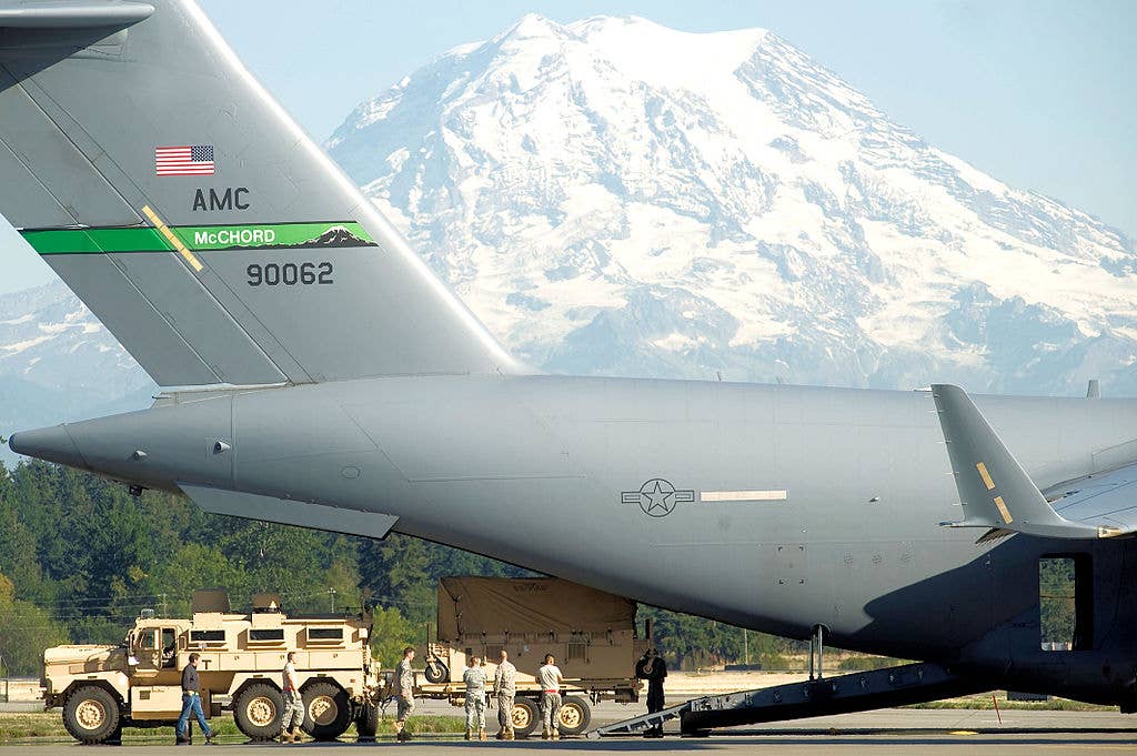A C-17A Globemaster III of the 62nd Airlift Wing loading army personnel at Joint Base Lewis-McChord, with <a href="https://en.wikipedia.org/wiki/Mount_Rainier">Mount Rainier</a> in the background.