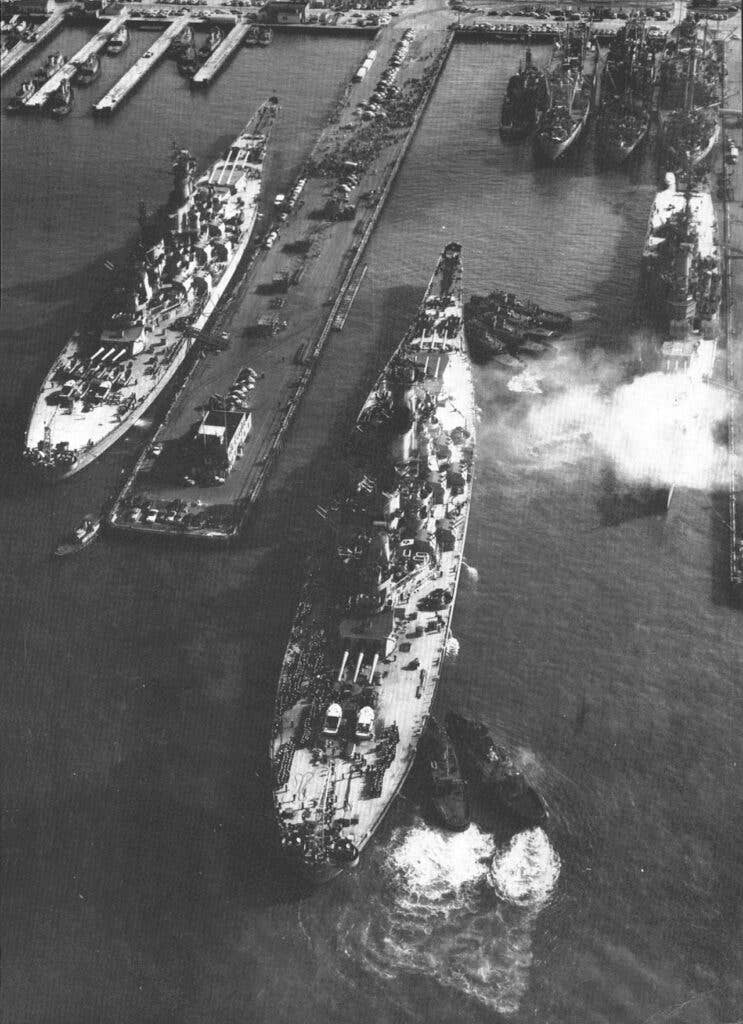 <em>Iowa</em>-class battleships <a href="https://en.wikipedia.org/wiki/USS_New_Jersey_(BB-62)">USS&nbsp;<em>New Jersey</em></a> and <a href="https://en.wikipedia.org/wiki/USS_Missouri_(BB-63)">USS&nbsp;<em>Missouri</em></a> at NS Norfolk in 1954.