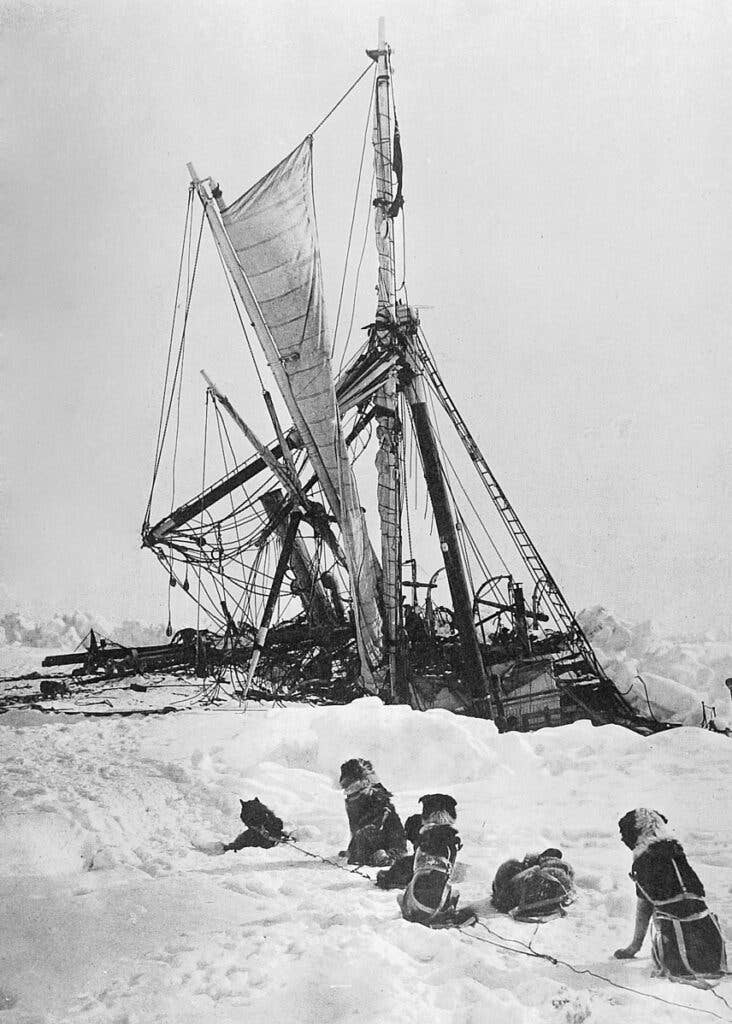 <em>Endurance</em>'s final sinking, November 1915.
