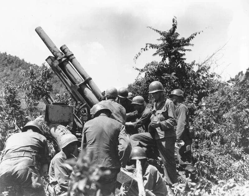 A U.S. howitzer position near the Kum River.