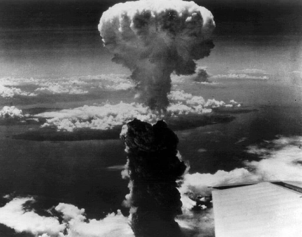<em>The mushroom cloud that resulted from the explosion of the atomic bomb over Nagasaki (National Archives and Records Administration)</em>