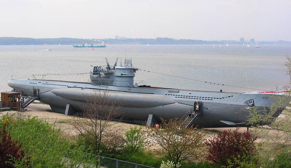 A sister ship of <a href="https://en.wikipedia.org/wiki/German_submarine_U-405"><em>U-405</em></a>: <em>U-995</em> Type VIIC, with her 88&nbsp;mm deck gun removed, at the German navy memorial at Laboe.
