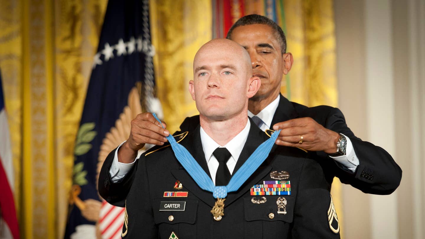 ty carter receiving medal of honor