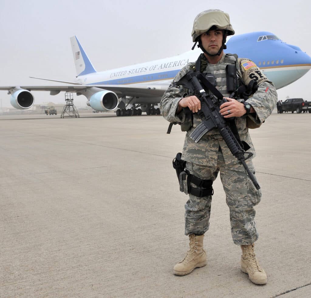 air force M16 with air force one