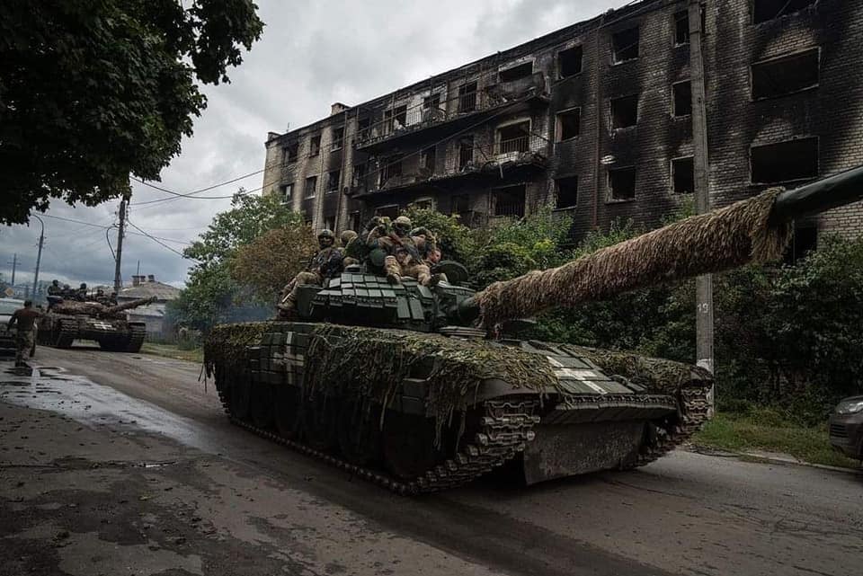 ukranian tanks against russian soldiers in ukraine