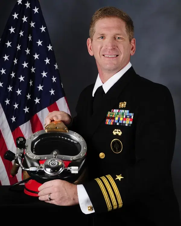 navy diver commander