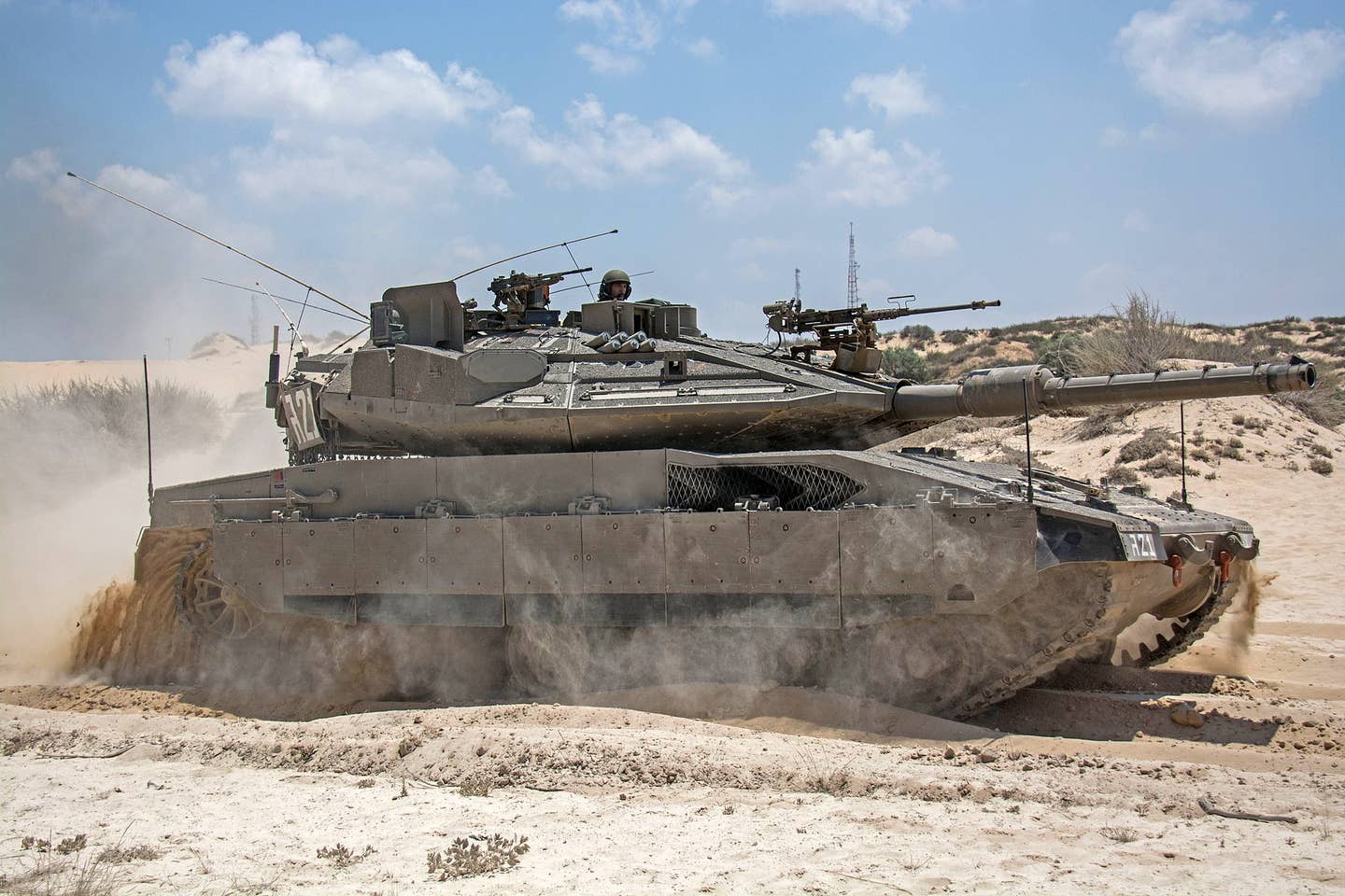 Trophy APS mounted on Israeli tank.