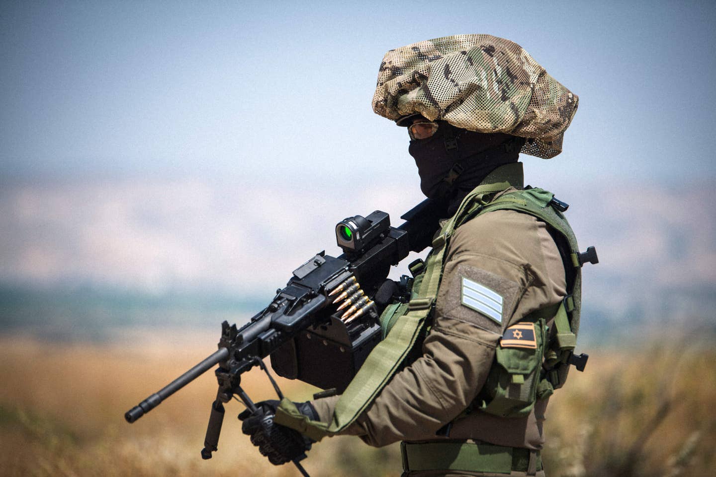 IDF soldier holding a machine gun.