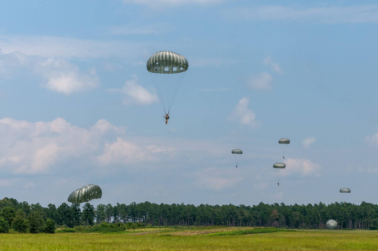 soldiers parachuting in a training exercise.