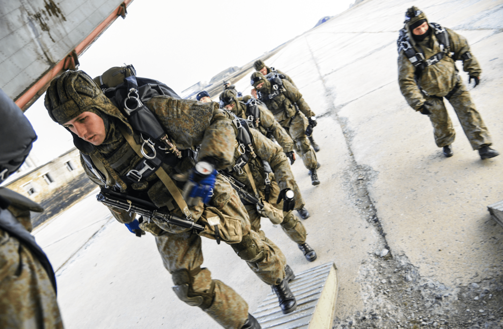 
Paratroopers of the 83rd separate air assault brigade with Arbalet-2 parachute systems enter an Il-76 during the active phase of a tactical exercise with an airborne formation in Ussuriysk. Wikimedia Commons.