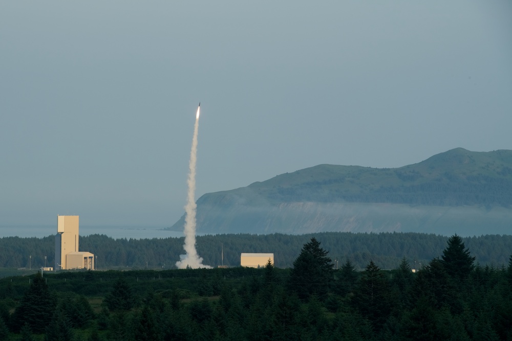 <em>This Arrow 3, launched from Alaska, successfully intercepted an exoatmospheric target (Missile Defense Agency)</em>
