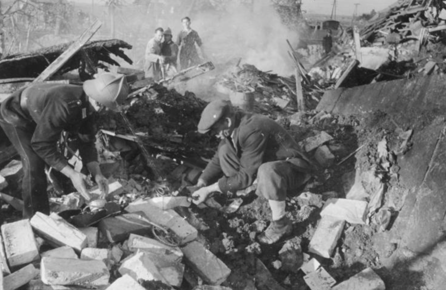 The city of Hamburg following a bombing. This image was provided to Wikimedia Commons by the <a href="http://www.bundesarchiv.de/">German Federal Archive</a> (Deutsches Bundesarchiv) as part of a <a href="https://commons.wikimedia.org/wiki/Commons:Bundesarchiv">cooperation project</a>. 