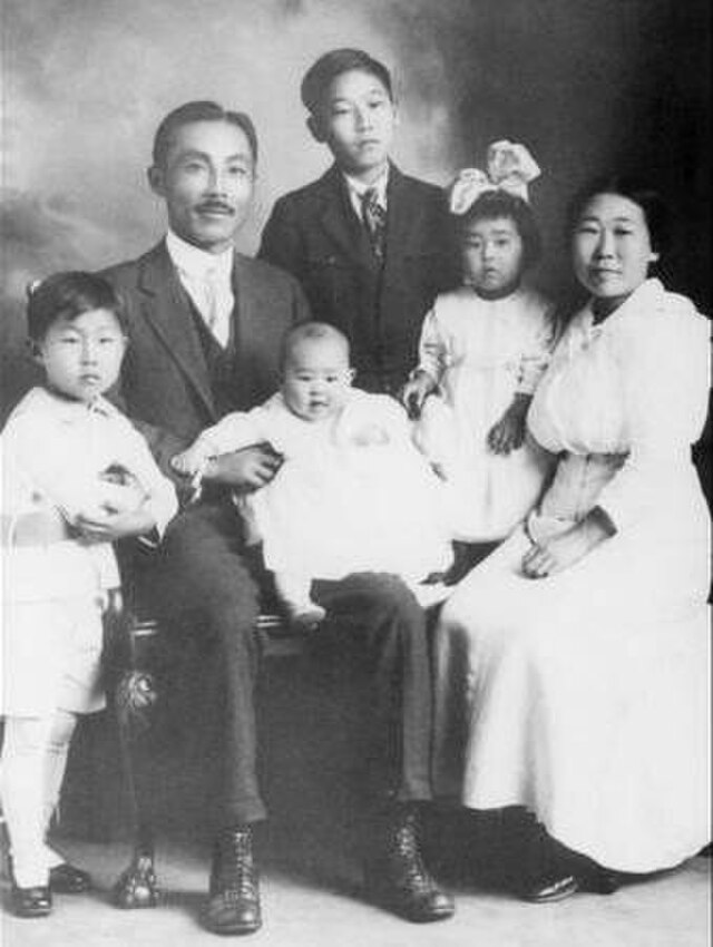 Korean Independence Activists and notable Korean Americans Ahn Changho, Susan Ahn, Helen Ahn, Philip Ahn, Soorah Ahn, Philson Ahn, and Ralph An in 1917