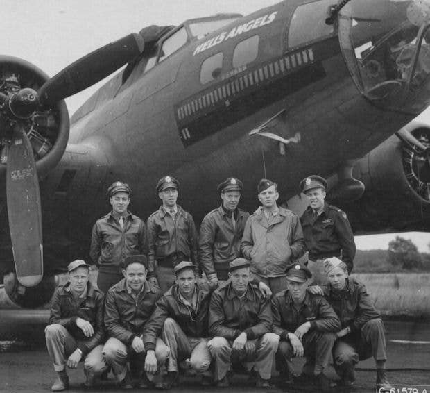 <em>B-17F </em>Hell's Angels<em>, tail number 41-24577 and crew (U.S. Air Force)</em>