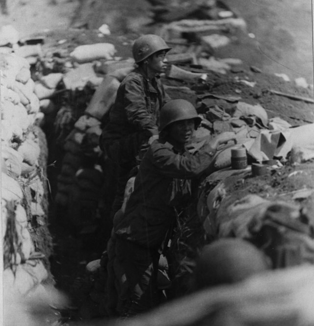 soldiers behind a bunker at the battle of khe sanh