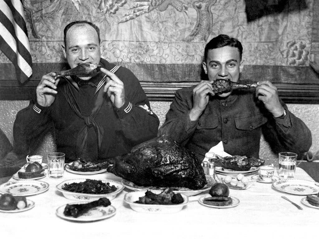 16 photos that show what Thanksgiving is like at war