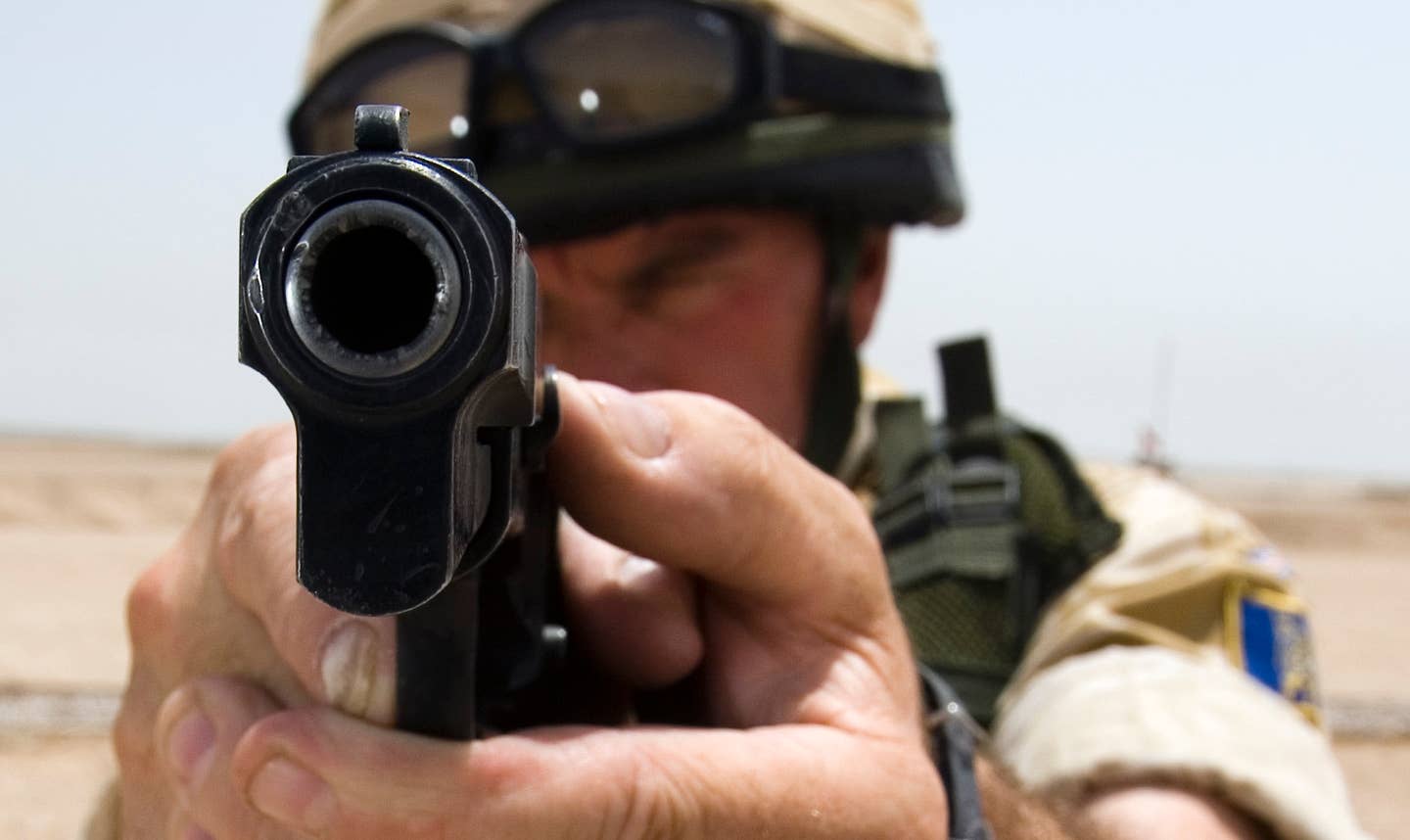 A British soldier aims a Browning Hi-Power 9 mm pistol on a shooting range in Basra, Iraq. (Photo: Ministry of Defense)