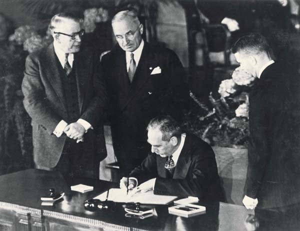 Mr. Dean Acheson (US Minister of Foreign Affairs)signs the NATO Treaty.