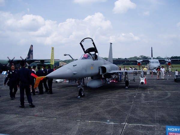 A Republic of Singapore Air Force F-5S armed with AGM-65S Mavericks. (Photo from Wikimedia Commons)