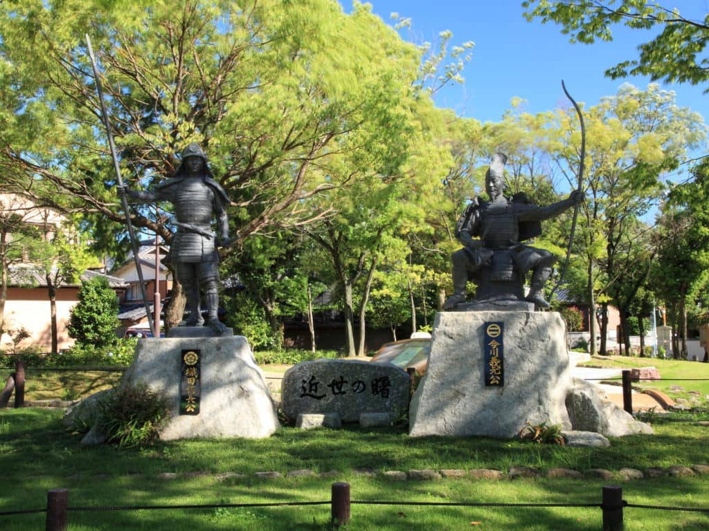 Monuments to the two samurai leaders at the site of the Battle of Okehazama. (Photo: Tomio344456 CC BY-SA 3.0)