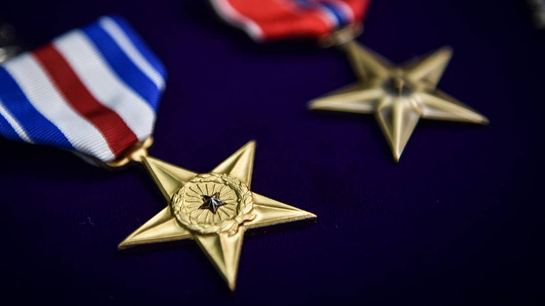 Marine receives Silver Star for thwarting assassination attempt