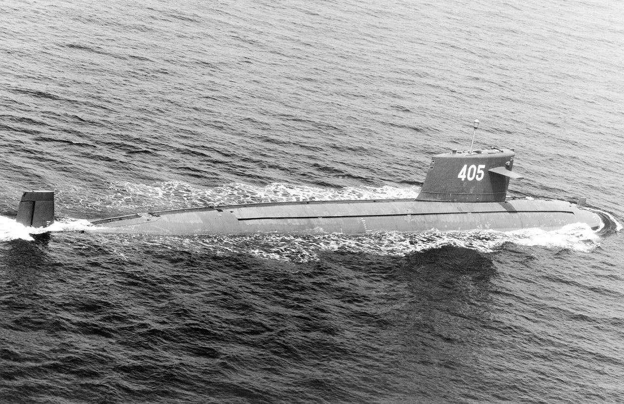 A 1993 photo of a Chinese Han-class submarine. These vessels were very noisy, and thus, easy to track. Newer Chinese submarines could have a very quiet permanent magnet motor. (US Navy photo)